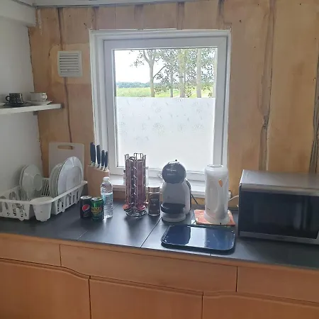 Apartament Cozy Hideaway - Rustic Charm & Outdoor Adventure 1